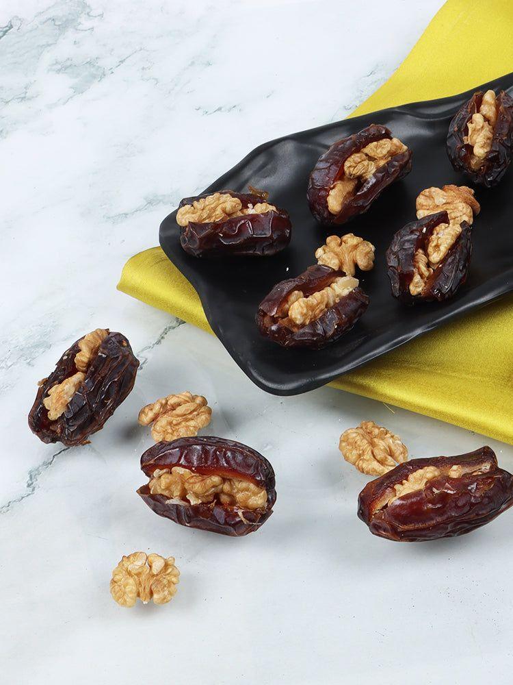 Premium Medjool Dates with Kashmiri Walnuts - Exquisite Gourmet Treat from Kashmir - Hamiast