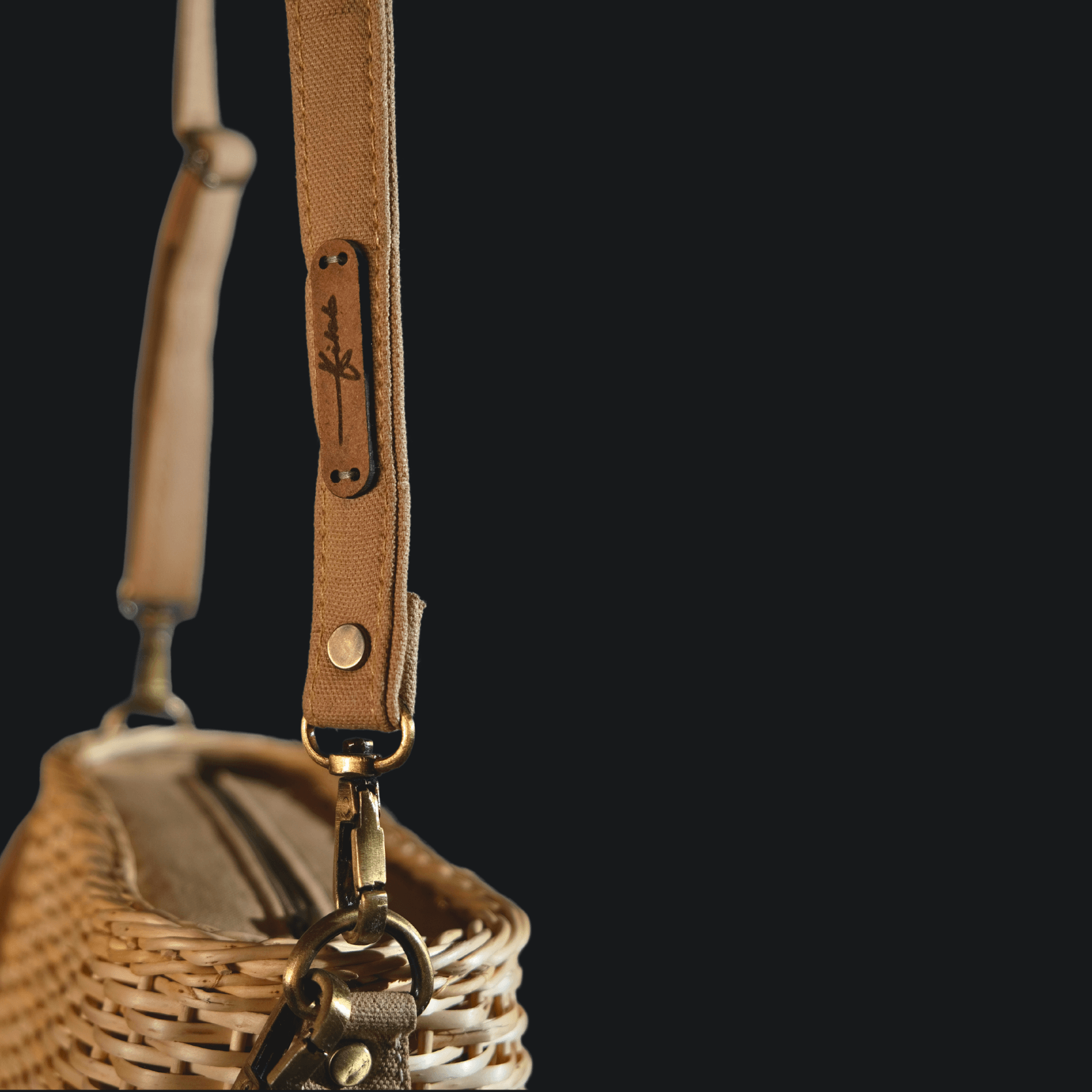 Eco-Chic Kuri Wicker Bag: Fashion Meets Functionality