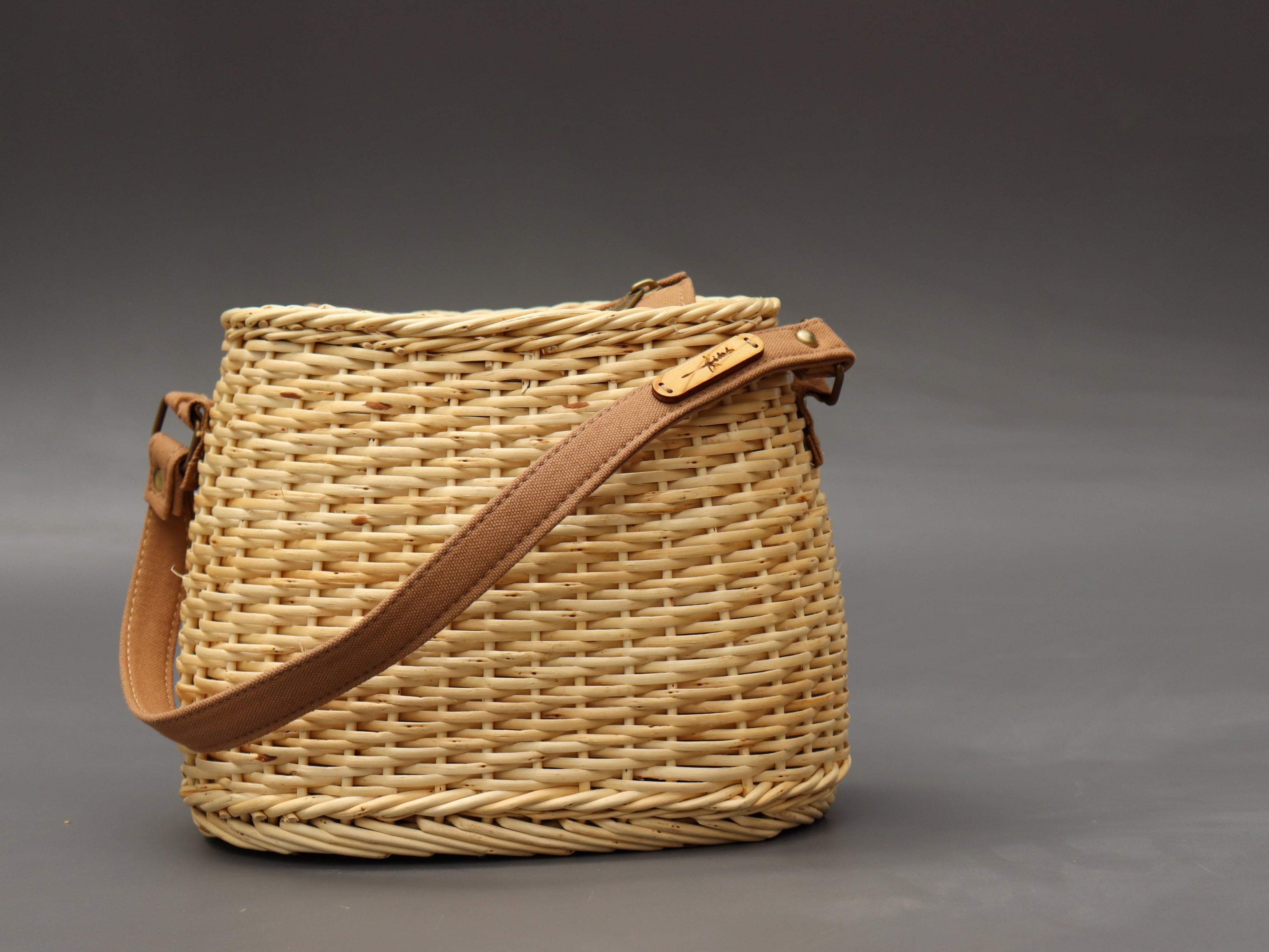 Eco-Chic Kuri Wicker Bag: Fashion Meets Functionality