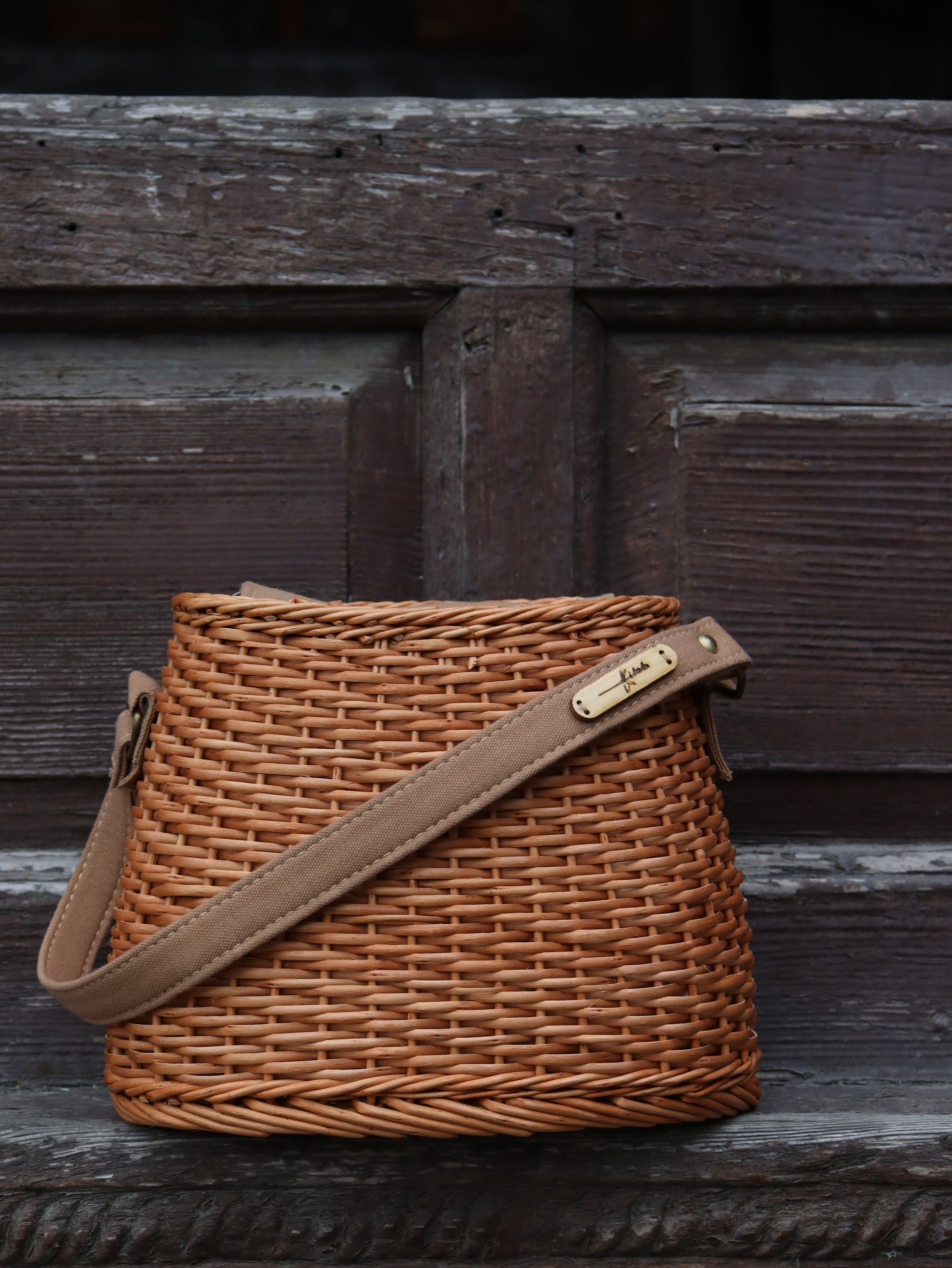 Eco-Chic Kuri Wicker Bag: Fashion Meets Functionality