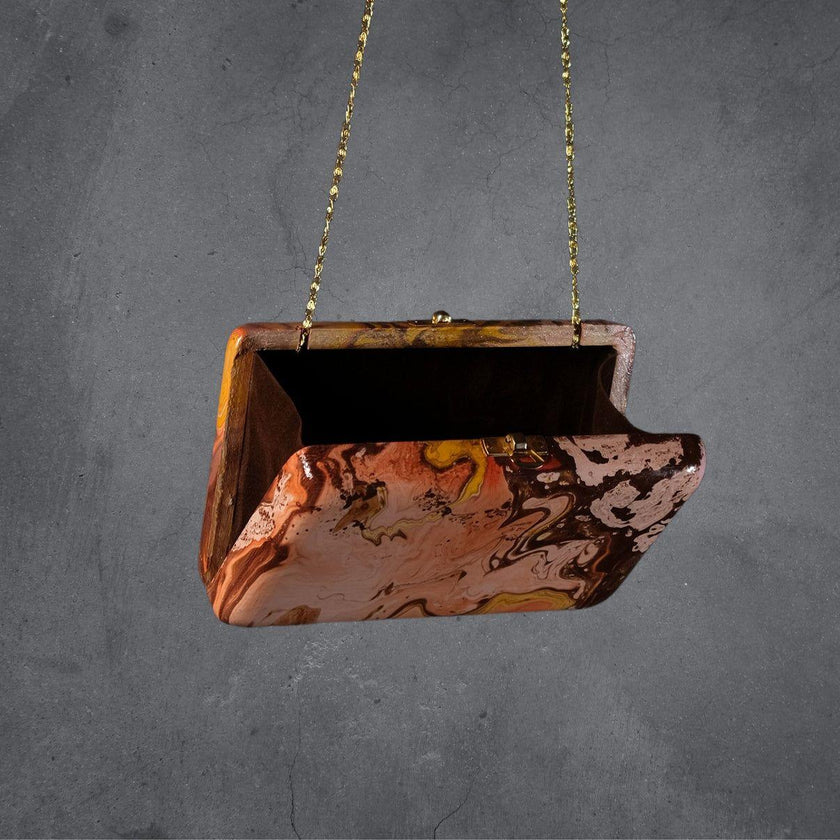 Naar Clutch: A Tribute to Kashmir's Autumn Splendor - Hamiast