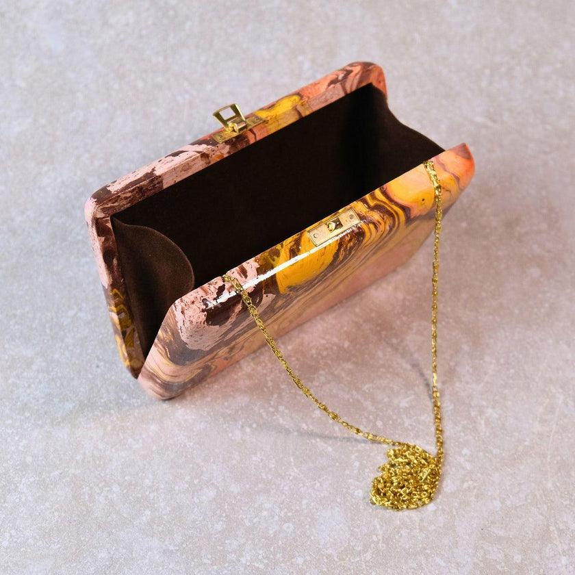 Naar Clutch: A Tribute to Kashmir's Autumn Splendor - Hamiast