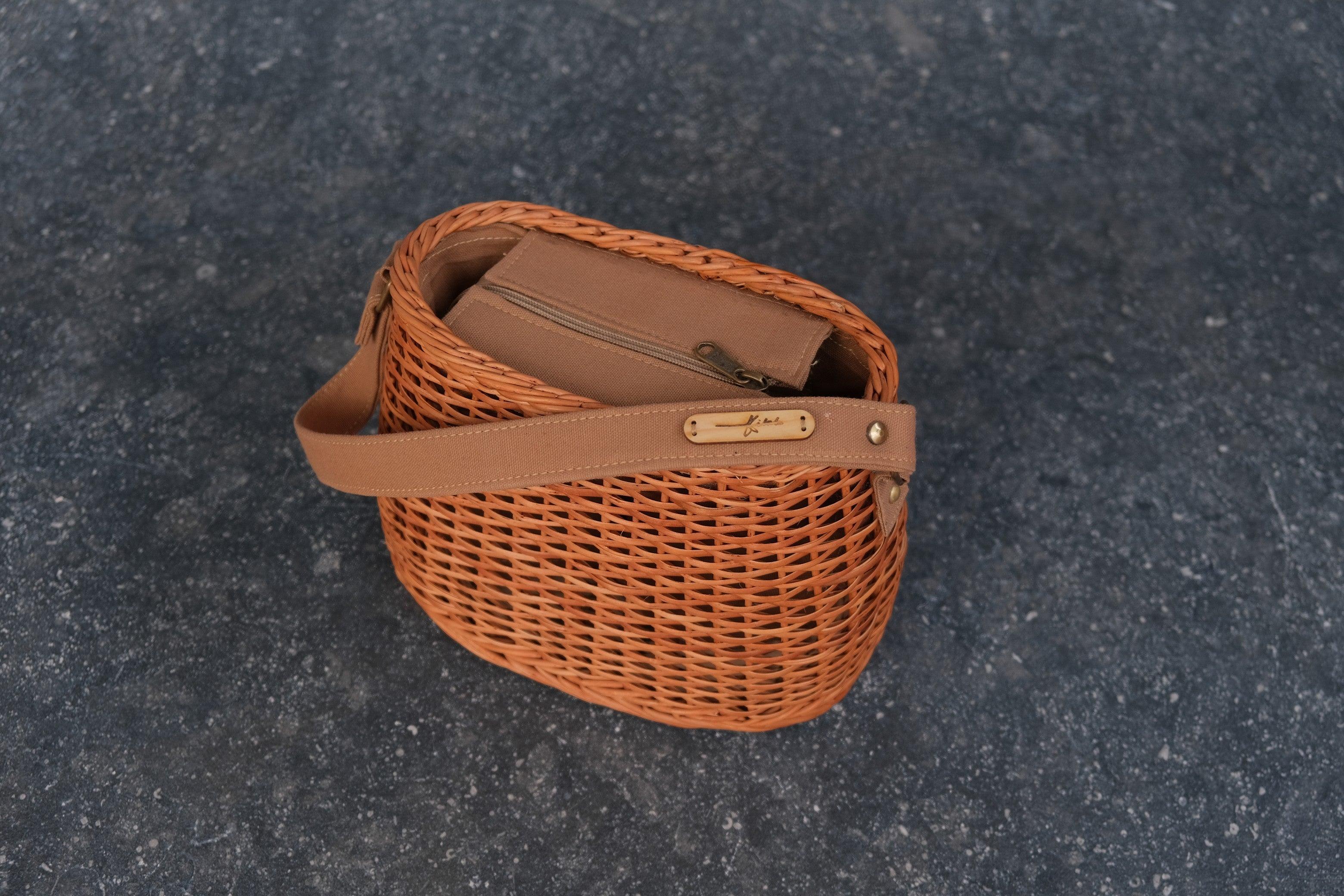 Eco-Chic Kuri Wicker Bag: Fashion Meets Functionality