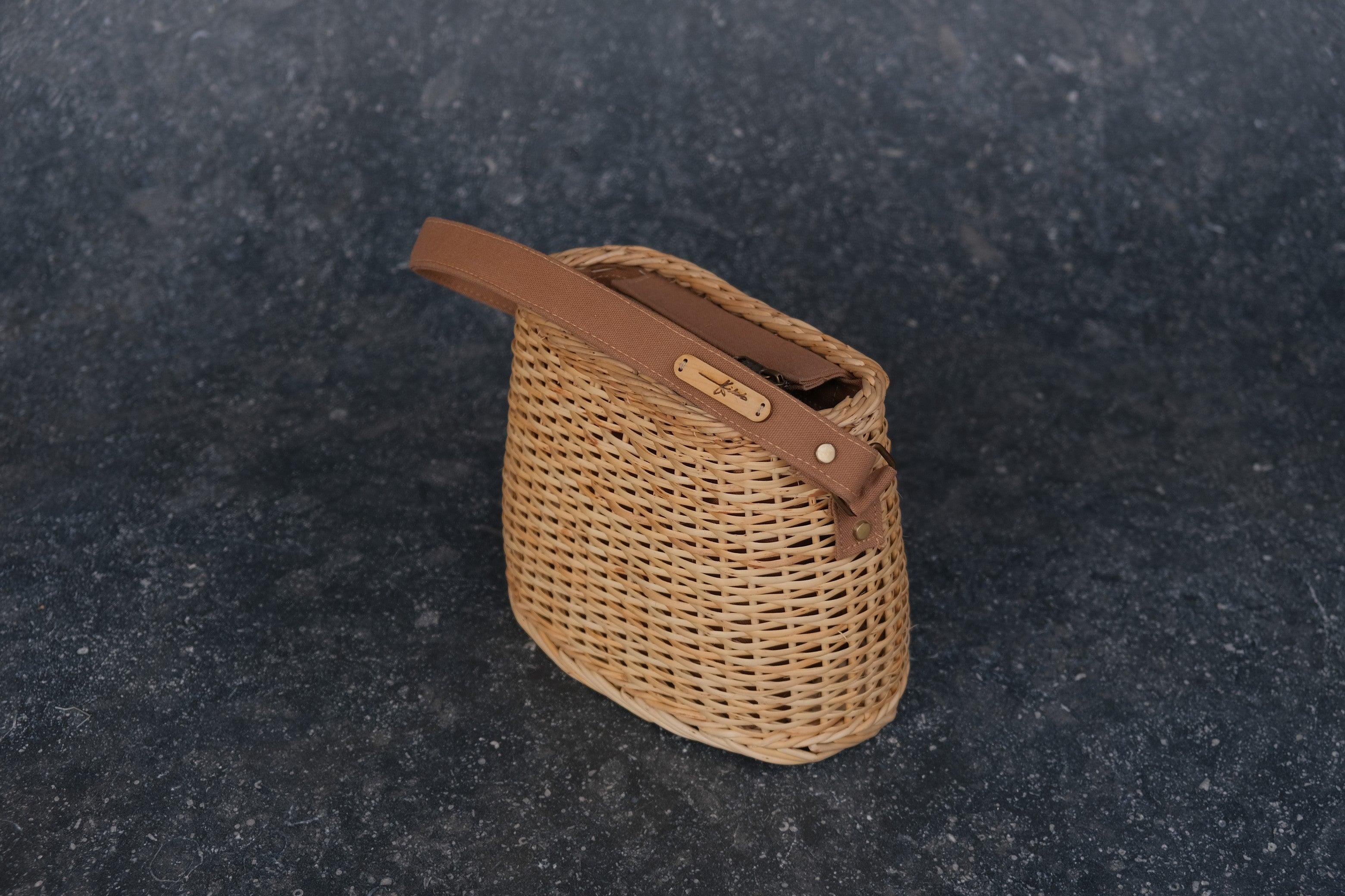 Eco-Chic Kuri Wicker Bag: Fashion Meets Functionality